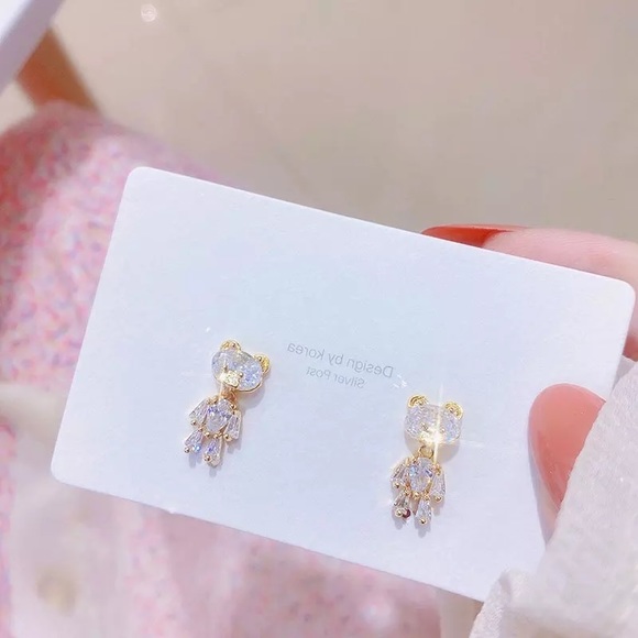 Super cute/sparkle Bear shaped movable dropped earrings - Picture 3 of 4